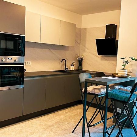 Apartment Anchora - Near Family-Friendly Beach Pjescana Uvala Exterior photo