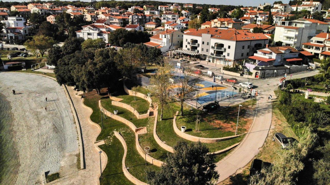 Apartment Anchora - Near Family-Friendly Beach Pjescana Uvala Exterior photo